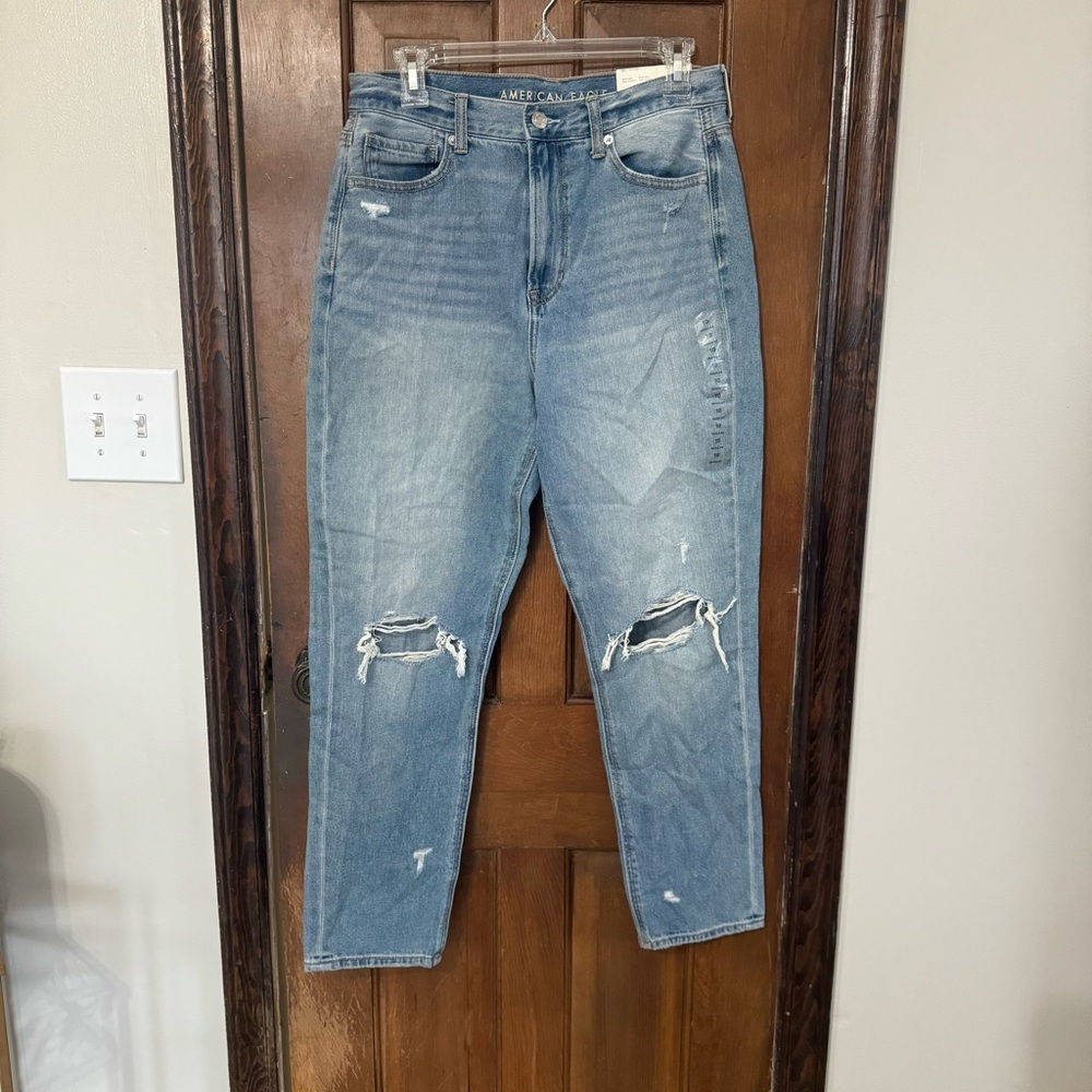 New woman’s American eagle mom Distressed Jeans Sz 10